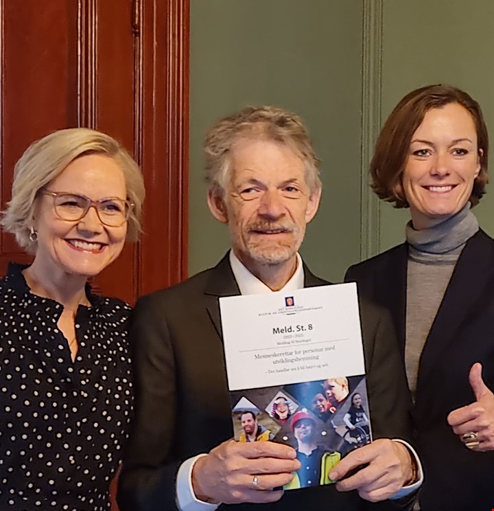 Helse- og omsorgsminister Ingvild Kjerkol, John-Harald Wangen og kultur og likestillingsminister Anette Trettebergstuen
