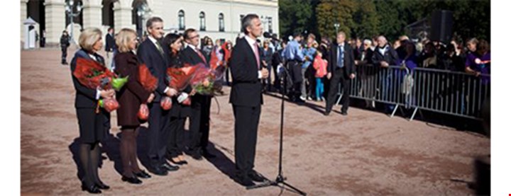 Statsminster Jens Stoltenberg med fem av statsrådene